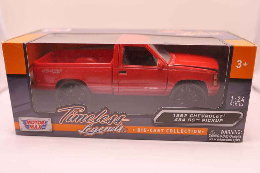 Motor Max Timeless Legends 1:24 Scale 1992 Chevrolet 454 SS Pickup Die-Cast Mode